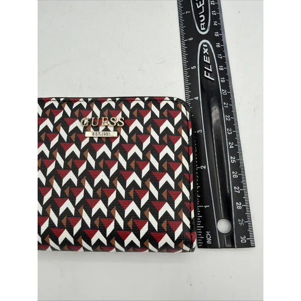 GUESS G SLG Women’s Wallet Red Blue White Tan Logo geometric Print Zip-Around